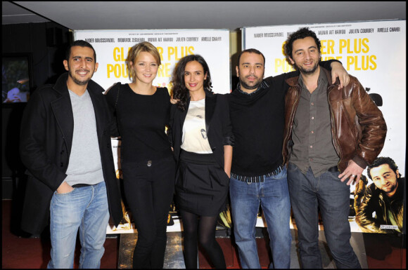 Mourade Zeguendi, Virginie Efira, Amelle Chahbi et Nader Boussandel lors de la première du film Les Barons à l'UGC des Halles à Paris le 12 janvier 2010