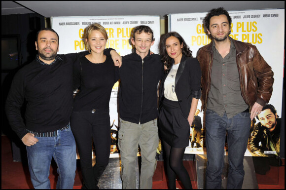 Virginie Efira et l'équipe du film lors de la première des Barons à l'UGC des Halles à Paris le 12 janvier 2010