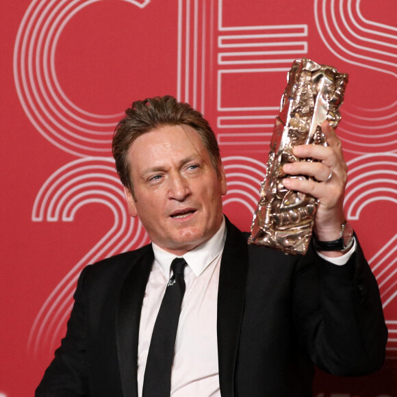 Benoît Magimel (Cesar du meilleur acteur dans De Son Vivant) - Press Room de la 47ème édition de la cérémonie des César à l'Olympia à Paris le 25 février 2022. © Borde / Jacovides / Bestimage 
