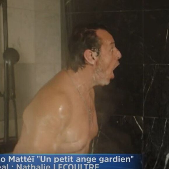 Jean-Luc Reichmann nu, des images dévoilées dans "Les 12 Coups de midi", le 1er mars 2022