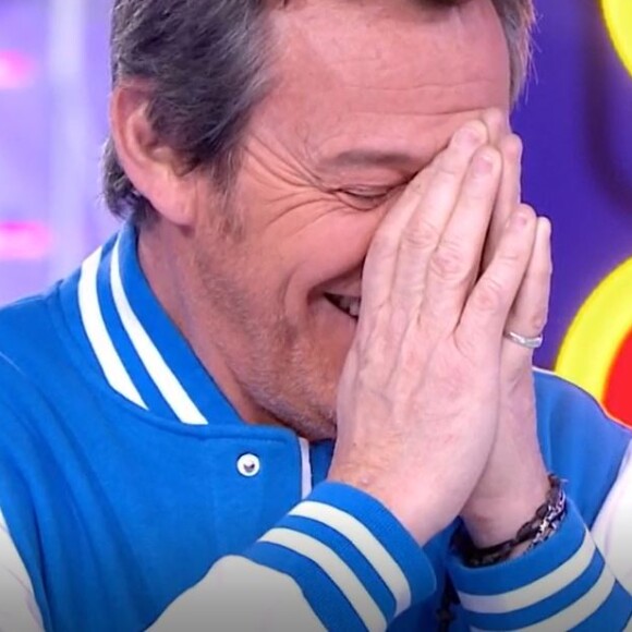 Jean-Luc Reichmann nu, des images dévoilées dans "Les 12 Coups de midi", le 1er mars 2022