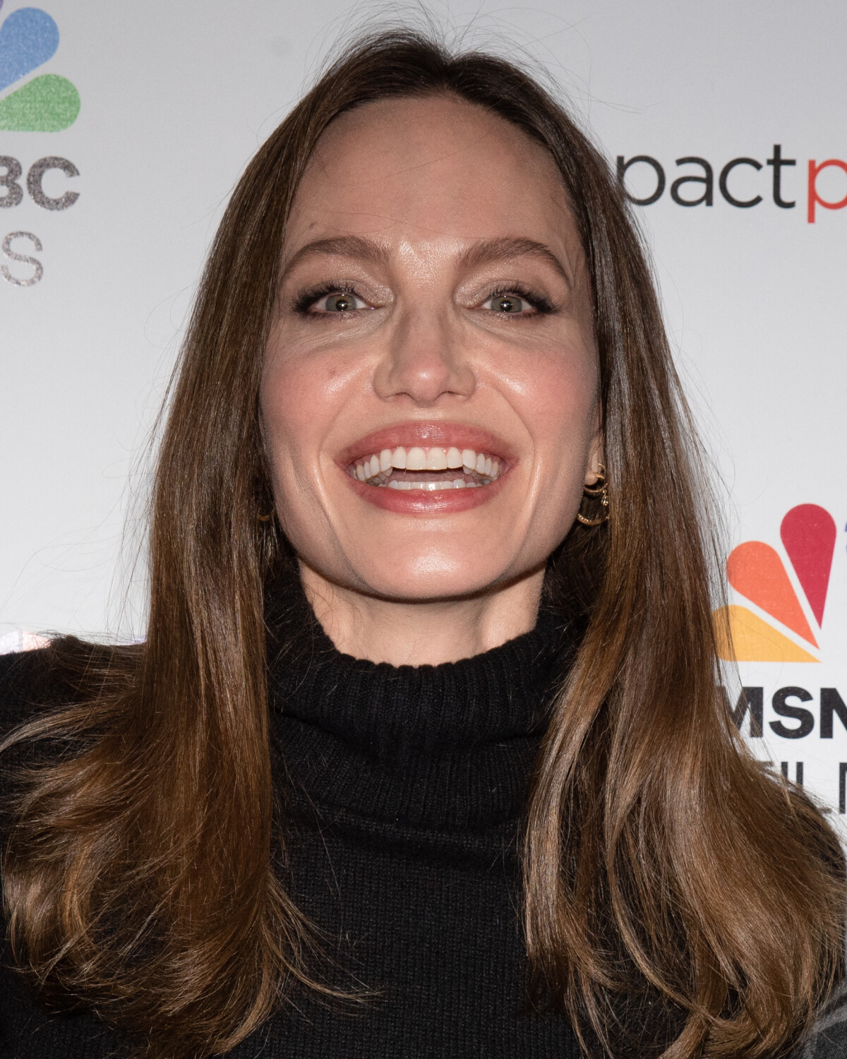 Photo Angelina Jolie Première du film "Paper And Glue A JR Project