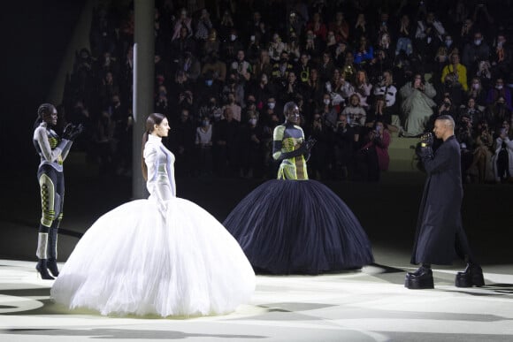 Défilé de mode Balmain (collection automne-hiver 2022/2023) au Carreau du Temple. Paris, le 2 mars 2022.