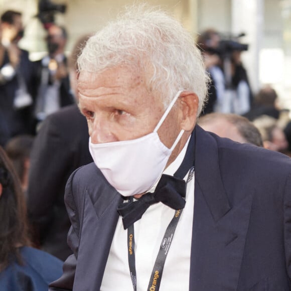 Patrick Poivre d'Arvor (PPDA) - Montée des marches du film " OSS 117 : Alerte rouge en Afrique Noire " lors du 74ème Festival International du Film de Cannes. Le 17 juillet 2021 © Borde-Jacovides-Moreau / Bestimage