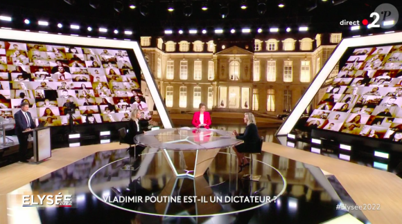 Léa Salamé et Anne-Sophie Lapix face à Marine Le Pen - Capture d'écran de l'émission Elysée 2022 sur France 2 du 3 mars 2022
