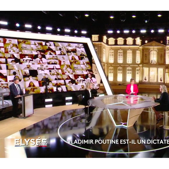 Léa Salamé et Anne-Sophie Lapix face à Marine Le Pen - Capture d'écran de l'émission Elysée 2022 sur France 2 du 3 mars 2022