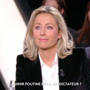 Anne-Sophie Lapix - Capture d'écran de l'émission Elysée 2022 sur France 2 du 3 mars 2022