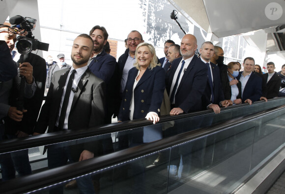 Marine Le Pen candidate du Rassemblement national (RN) à l'élection présidentielle 2022, visite le Salon international de l'agriculture au parc des expositions Paris Expo Porte de Versailles à Paris, France, le 2 mars 2022.