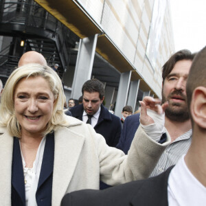 Marine Le Pen candidate du Rassemblement national (RN) à l'élection présidentielle 2022, visite le Salon international de l'agriculture au parc des expositions Paris Expo Porte de Versailles à Paris, France, le 2 mars 2022.