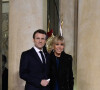 Le président Emmanuel Macron et Brigitte Macron - Arrivées au dîner offert par le président de la République en l'honneur de M. Marcelo Rebelo de Sousa, Président de la République portugaise au palais de l'Elysée à Paris le 11 février 2022.