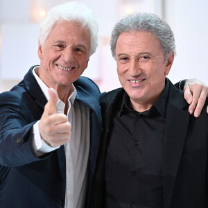 Gérard Lenorman et Michel Drucker - Enregistrement de l'émission "Vivement Dimanche". Le 21 janvier 2022. © Guillaume Gaffiot / Bestimage