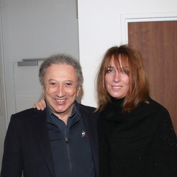 Michel Drucker et sa fille Stéfanie Jarre - Laurent Gerra joue son spectacle "Sans Modération", Salle Pleyel à Paris, le 8 janvier 2022. © Bertrand Rindoff Petroff / Bestimage