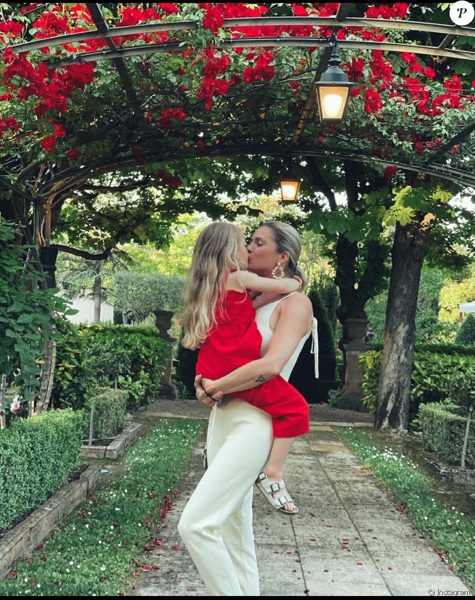 Clara Morgane et sa fille