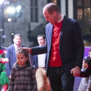 Le prince William, duc de Cambridge, et Catherine (Kate) Middleton, duchesse de Cambridge, avec leurs enfants le prince George, la princesse Charlotte et le prince Louis ont assisté à un spectacle donné en l'honneur des personnes qui ont été mobilisées pendant la pandémie au Palladium à Londres, Royaume Uni, le 11 décembre 2020.