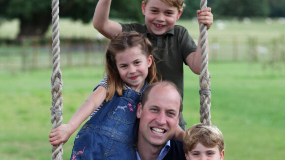 Le prince William, un papa presque ordinaire : il débarque à un anniversaire avec Charlotte !