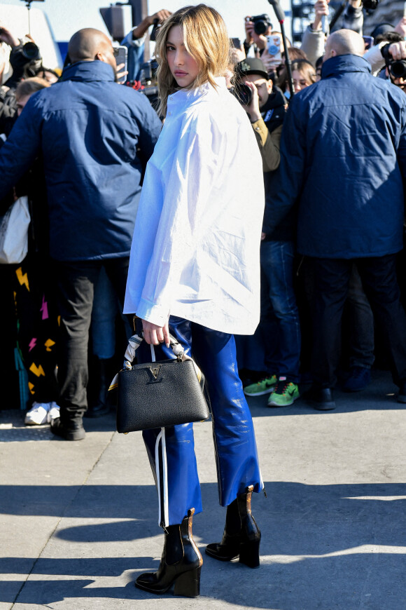 Eve Jobs (la fille du défunt Steve Jobs) arrive au Musée d'Orsay pour assister au défilé Louis Vuitton, collection prêt-à-porter automne-hiver 2022/2023. Paris, France, le 7 mars 2022. © Veeren-Clovis/Bestimage