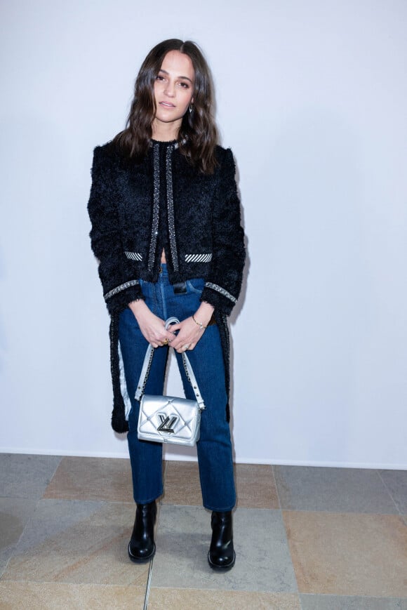 Alicia Vikander assiste au défilé de mode Louis Vuitton, collection prêt-à-porter automne-hiver 2022/2023, au Musée d'Orsay. Paris, le 7 mars 2022 © Borde-Rindoff / Bestimage