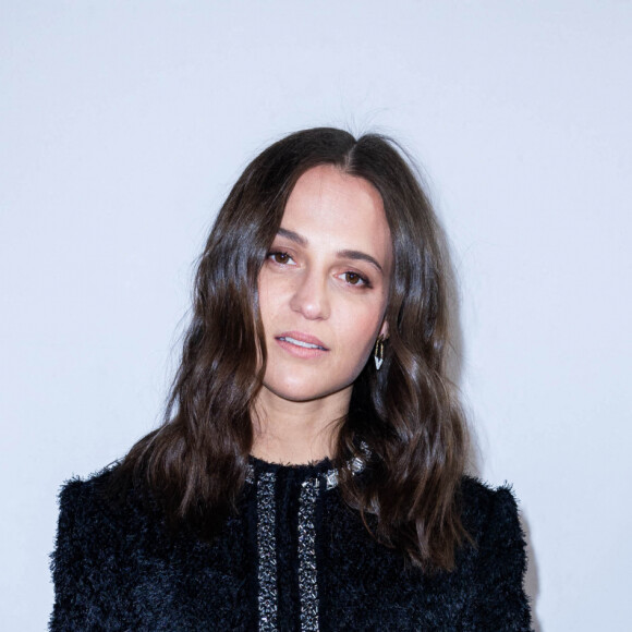 Alicia Vikander assiste au défilé de mode Louis Vuitton, collection prêt-à-porter automne-hiver 2022/2023, au Musée d'Orsay. Paris, le 7 mars 2022 © Borde-Rindoff / Bestimage