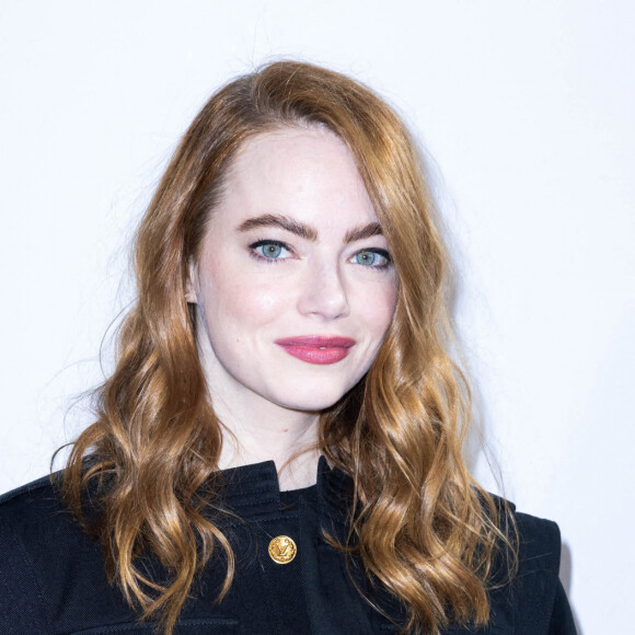 Emma Stone assiste au défilé de mode Louis Vuitton, collection prêt-à-porter automne-hiver 2022/2023, au Musée d'Orsay. Paris, le 7 mars 2022 © Borde-Rindoff / Bestimage