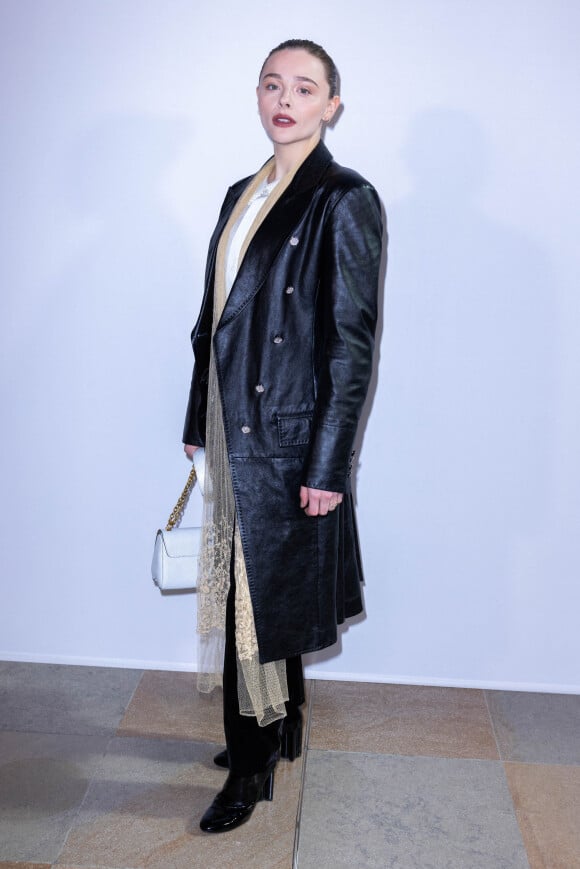 Chloe Moretz assiste au défilé de mode Louis Vuitton, collection prêt-à-porter automne-hiver 2022/2023, au Musée d'Orsay. Paris, le 7 mars 2022 © Borde-Rindoff / Bestimage