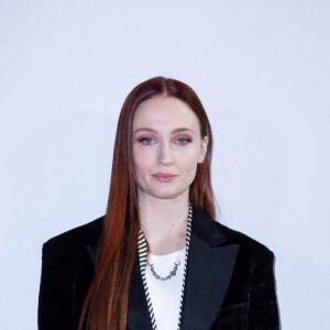 Sophie Turner, enceinte de son deuxième enfant, assiste au défilé de mode Louis Vuitton, collection prêt-à-porter automne-hiver 2022/2023, au Musée d'Orsay. Paris, le 7 mars 2022 © Borde-Rindoff / Bestimage