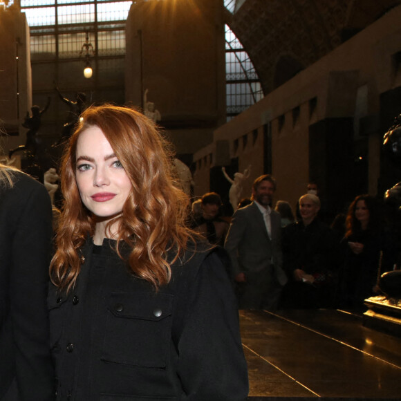 Julianne Moore, Delphine Arnault et Emma Stone assistent au défilé de mode Louis Vuitton, collection prêt-à-porter automne-hiver 2022/2023, au Musée d'Orsay. Paris, le 7 mars 2022 © Borde-Rindoff / Bestimage