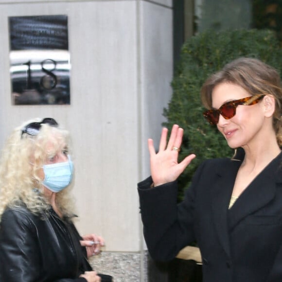 Renee Zellweger, en promotion pour la série The thing about Pam, arrive à l'émission Tonight Show à New York le 7 mars 2022. 