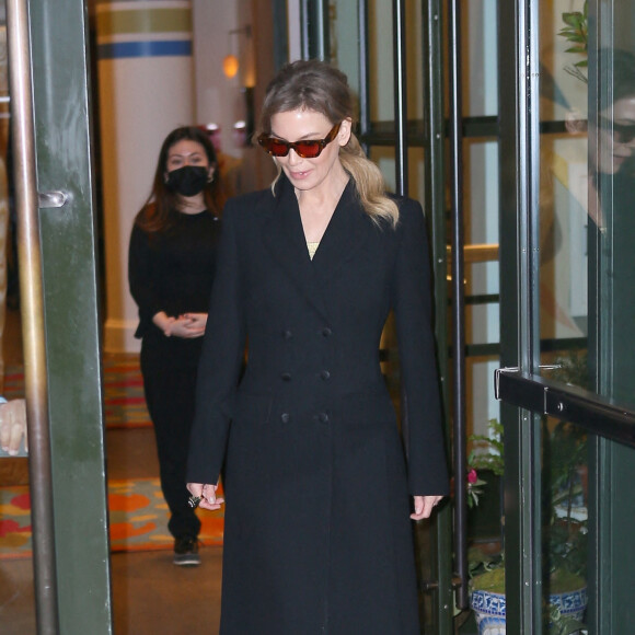 Renee Zellweger, en promotion pour la série The thing about Pam, arrive à l'émission Tonight Show à New York le 7 mars 2022. 