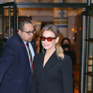 Renee Zellweger, en promotion pour la série The thing about Pam, arrive à l'émission Tonight Show à New York le 7 mars 2022. 