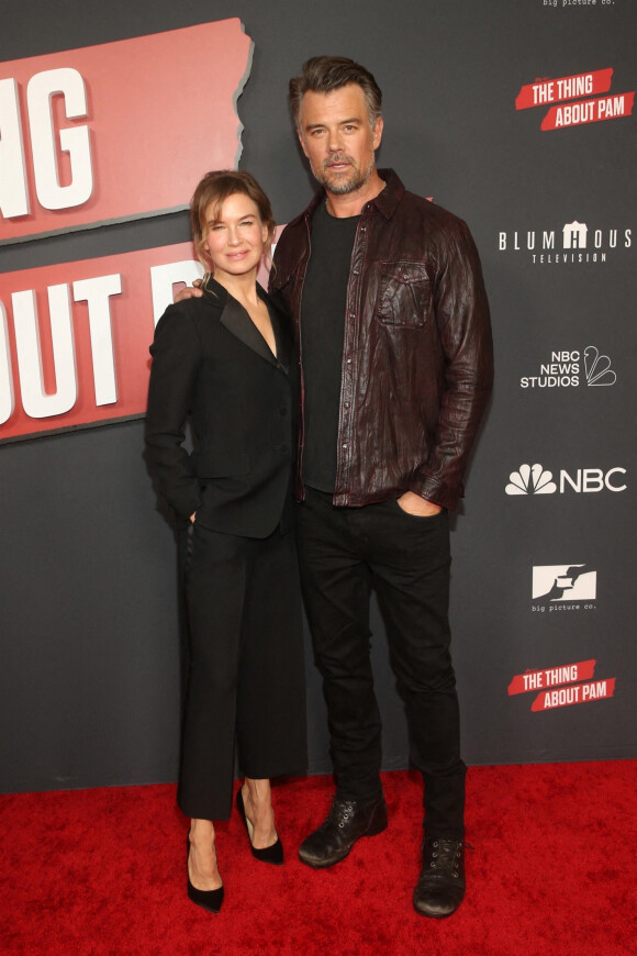 Renée Zellweger et Josh Duhamel - Avant-première du film "The Thing About Pam" à Beverly Hills le 28 février 2022. 