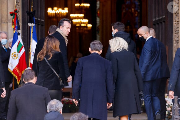 Brigitte Macron, Carla Bruni, Nicolas Sarkozy - Obsèques de Jean-Pierre Pernaut en la Basilique Sainte-Clotilde à Paris le 9 mars 2022.