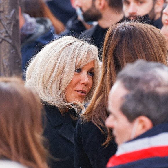 Brigitte Macron, Carla Bruni-Sarkozy - Obsèques de Jean-Pierre Pernaut en la Basilique Sainte-Clotilde à Paris le 9 mars 2022.