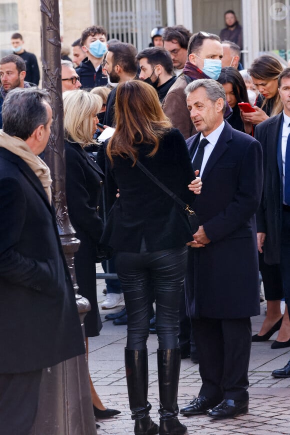 Brigitte Macron, Carla Bruni-Sarkozy, Nicolas Sarkozy - Obsèques de Jean-Pierre Pernaut en la Basilique Sainte-Clotilde à Paris le 9 mars 2022.