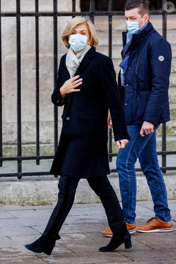 Valérie Pécresse - Obsèques de Jean-Pierre Pernaut en la Basilique Sainte-Clotilde à Paris le 9 mars 2022.