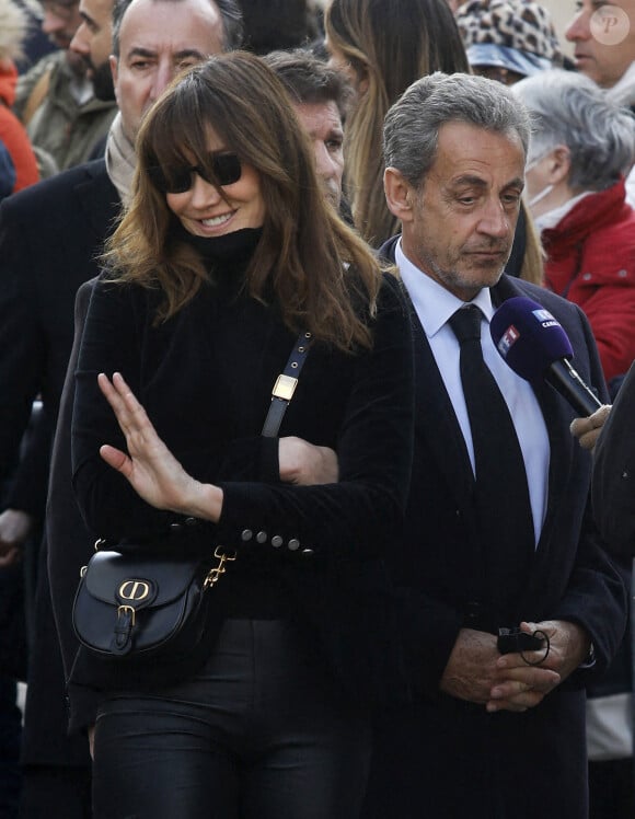 Nicolas Sarkozy et sa femme Carla Bruni-Sarkozy - Obsèques de Jean-Pierre Pernaut en la Basilique Sainte-Clotilde à Paris le 9 mars 2022. © Denis Guignebourg/ Bestimage