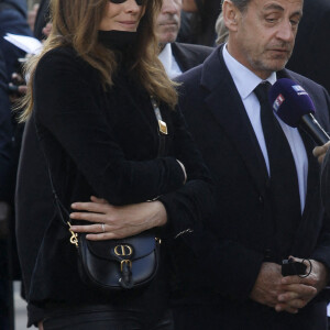 Nicolas Sarkozy et sa femme Carla Bruni-Sarkozy - Obsèques de Jean-Pierre Pernaut en la Basilique Sainte-Clotilde à Paris le 9 mars 2022. © Denis Guignebourg/ Bestimage