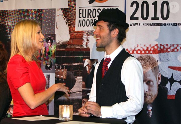Charlie Winston sous le charme de la princesse Maxima des Pays-Bas au European Border Breakers Awards, à Groningen le 14 janvier 2010 !