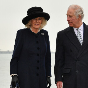 Le prince Charles, prince de Galles, et Camilla Parker Bowles, duchesse de Cornouailles, visitent Southend-on-Sea, le 1er mars 2022. Sur place, le couple princier a inauguré un train écologique avant d'aller à la rencontre de la population. Le 1er mars 2022.