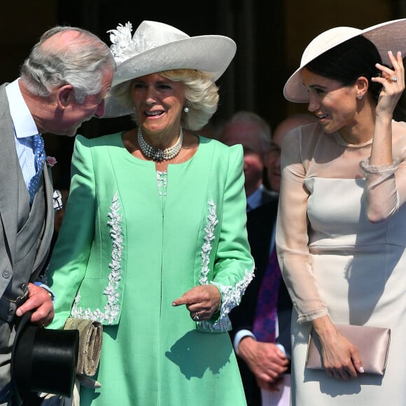 Camilla Parker Bowles, duchesse de Cornouailles, et Meghan Markle, duchesse de Sussex, lors de la garden party pour les 70 ans du prince Charles au palais de Buckingham à Londres. 2018