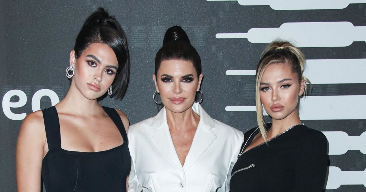 Lisa Rinna Et Ses Filles Amelia Gray Hamlin Delilah Belle Hamlin 2e Défilé Annuel Savage X