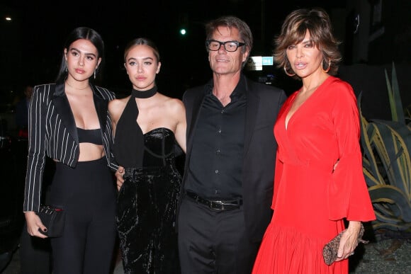 Lisa Rinna et son mari Harry Hamlin arrivent avec leurs filles Amelia Gray Hamlin et Delilah Belle Hamlin à la soirée 'Tommy Hilfiger' à Los Angeles, le 19 octobre 2017.