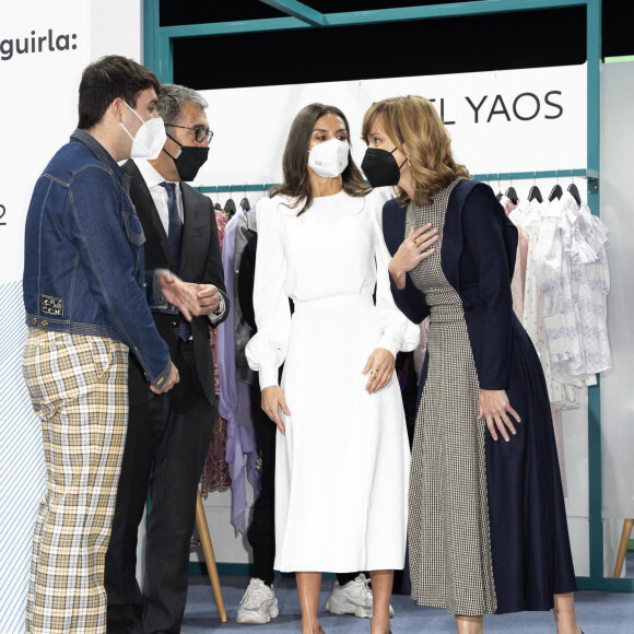 La reine Letizia d'Espagne visite l'Ifema à l'occasion de la 75 ème Mercedes-Benz Fashion Week à Madrid, le 11 mars 2022.