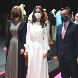 La reine Letizia d'Espagne arrive à la fashion week de Madrid le 11 mars 2022.