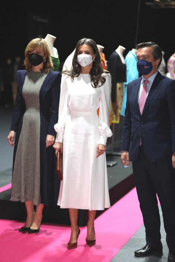 La reine Letizia d'Espagne arrive à la fashion week de Madrid le 11 mars 2022.