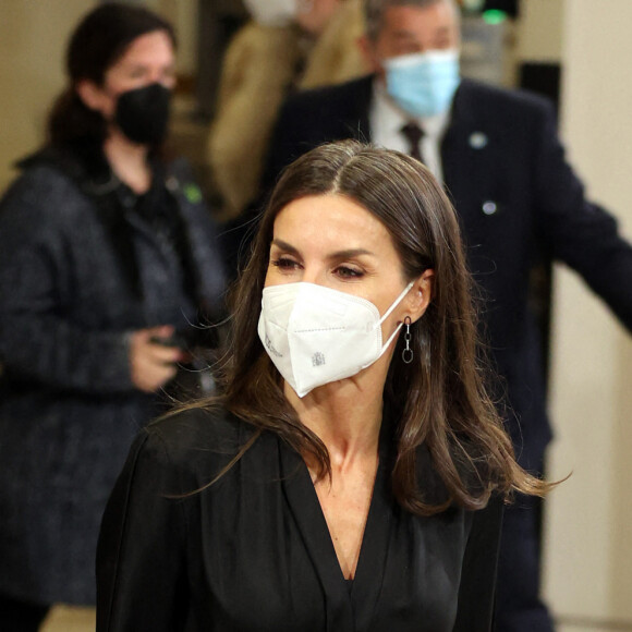 La reine Letizia d'Espagne assiste au concert en hommage aux victimes du terrorisme à Madrid le 10 mars 2022.