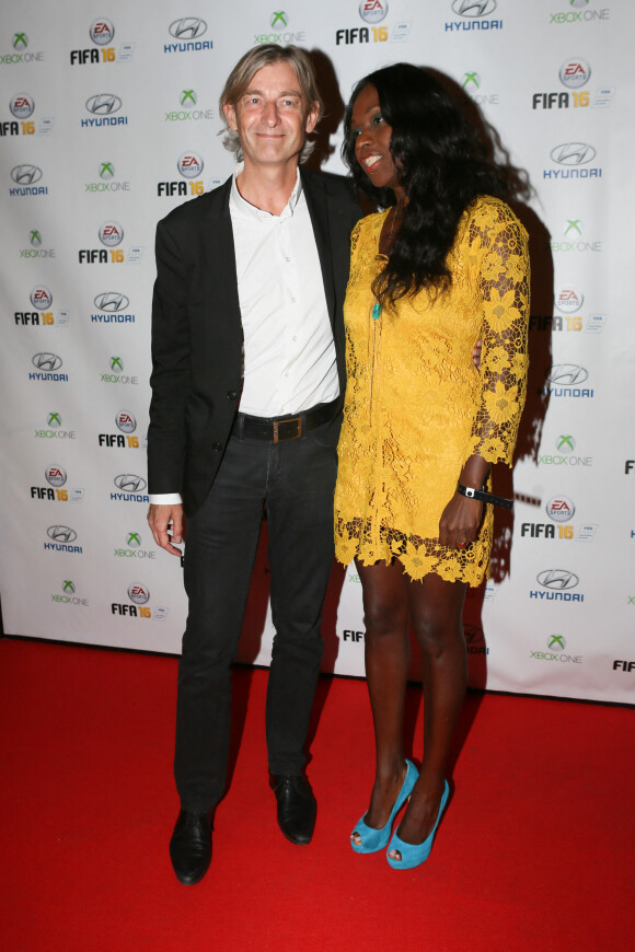 Gilles Verdez et sa compagne Fatou - Soirée de lancement du jeu vidéo "FIFA 2016" au Faust à Paris, le 21 septembre 2015.