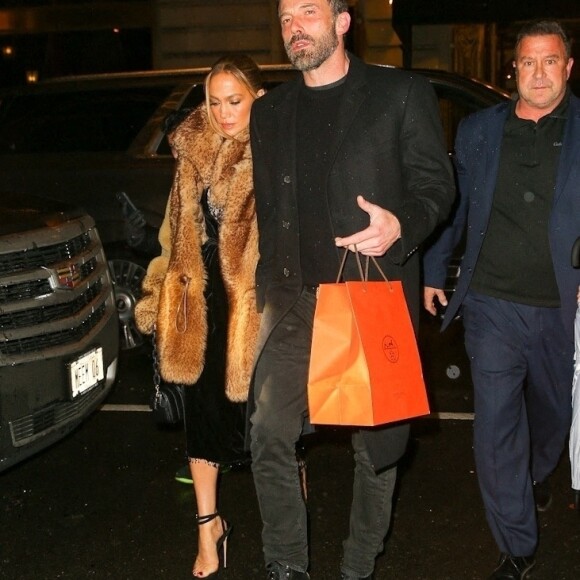 Ben Affleck et sa compagne Jennifer Lopez arrivent au restaurant The Polo Bar à New York City, New York, Etats-Unis, le 4 février 2022. 