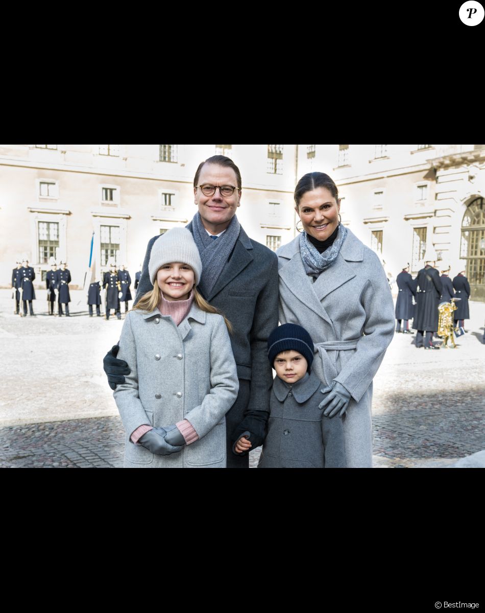 La princesse Victoria de suède, le prince Daniel, la princesse Estelle et le prince Oscar - La famille royale de Suède participe à la cérémonie "Princess Victoria name day" à Stockholm le 12 mars 2022.