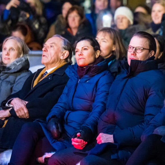 La princesse Victoria de Suède et le prince Daniel assistent à un concert caritatif pour les victimes de la guerre en Ukraine à Stockholm le 10 mars 2022.