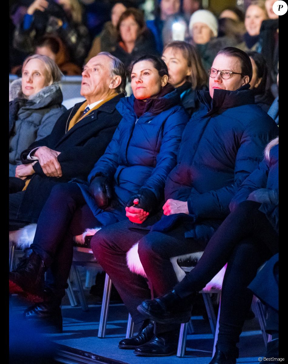 La princesse Victoria de Suède et le prince Daniel assistent à un concert caritatif pour les victimes de la guerre en Ukraine à Stockholm le 10 mars 2022.